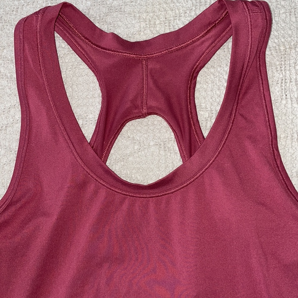 Athleta “Limitless” keyhole back yoga top Medium
